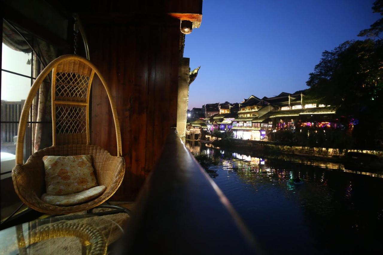 Lqj Riverside Guest House Fenghuang Buitenkant foto
