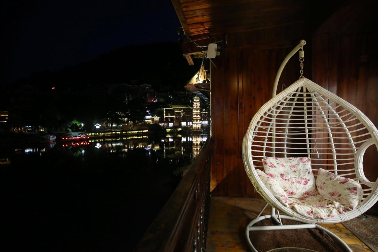 Lqj Riverside Guest House Fenghuang Buitenkant foto