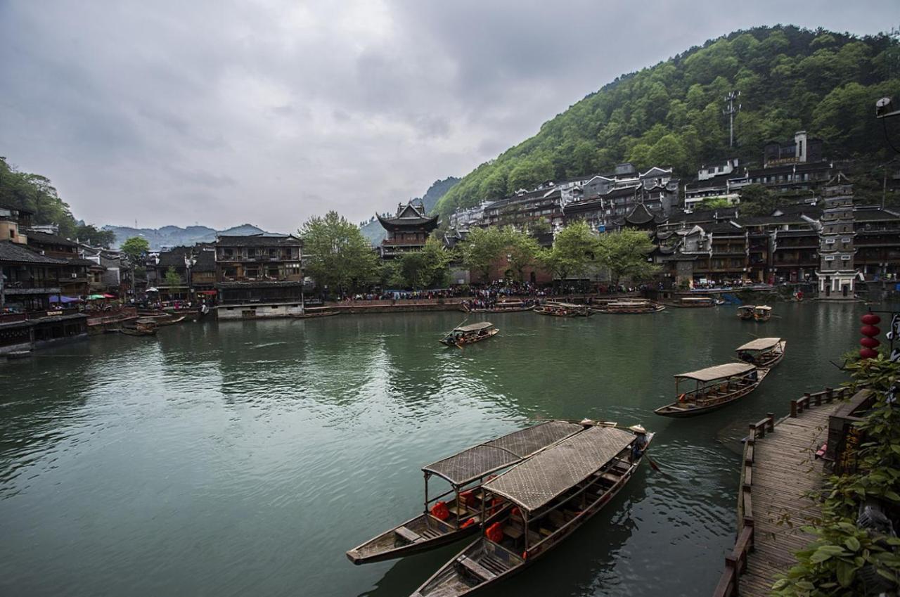 Lqj Riverside Guest House Fenghuang Buitenkant foto