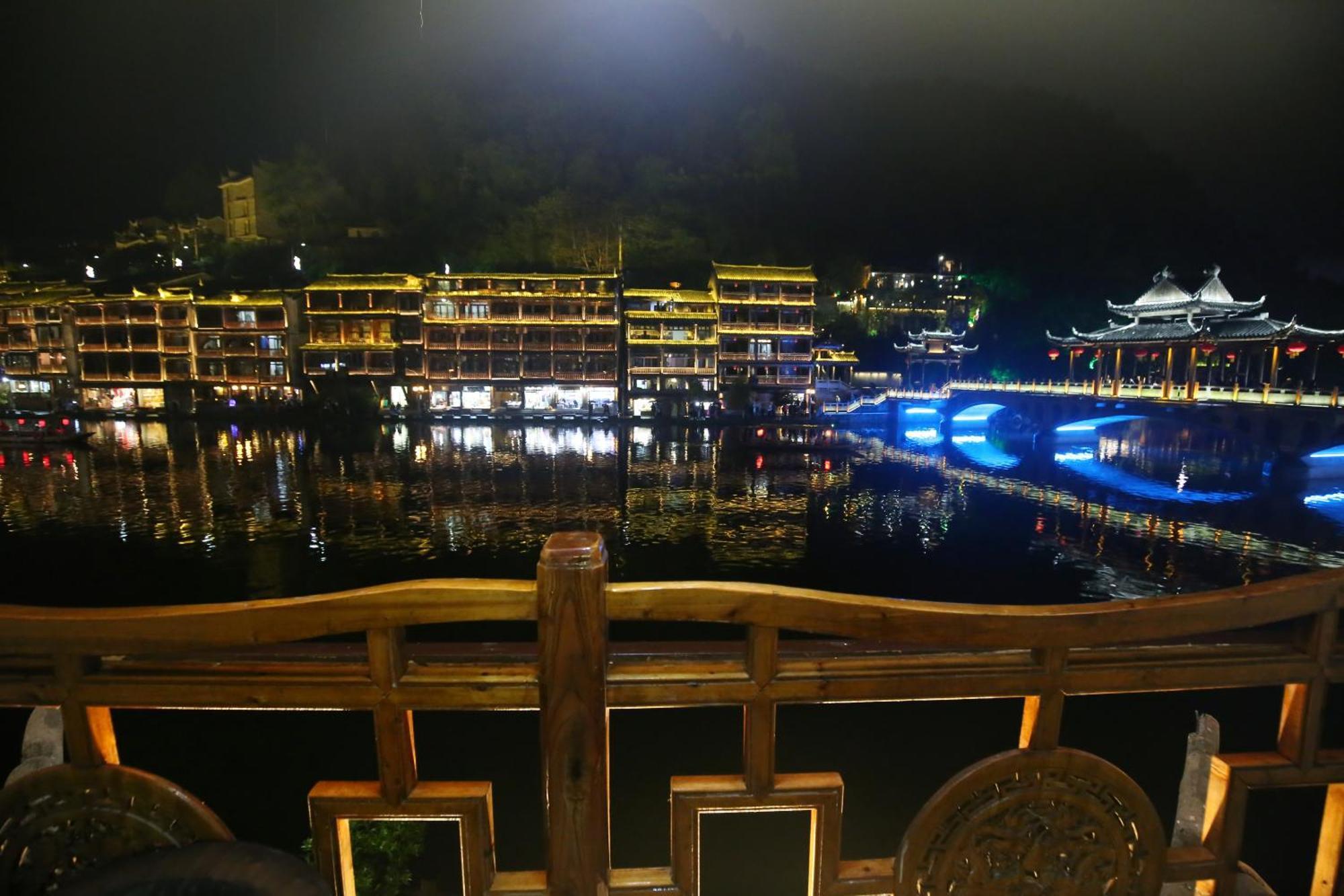 Lqj Riverside Guest House Fenghuang Buitenkant foto