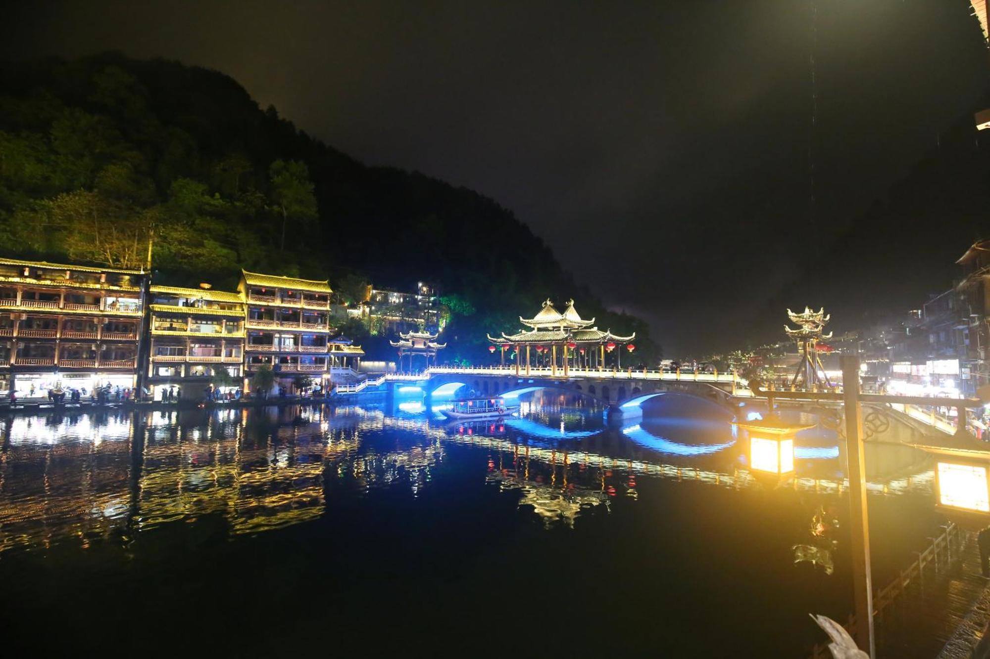 Lqj Riverside Guest House Fenghuang Buitenkant foto
