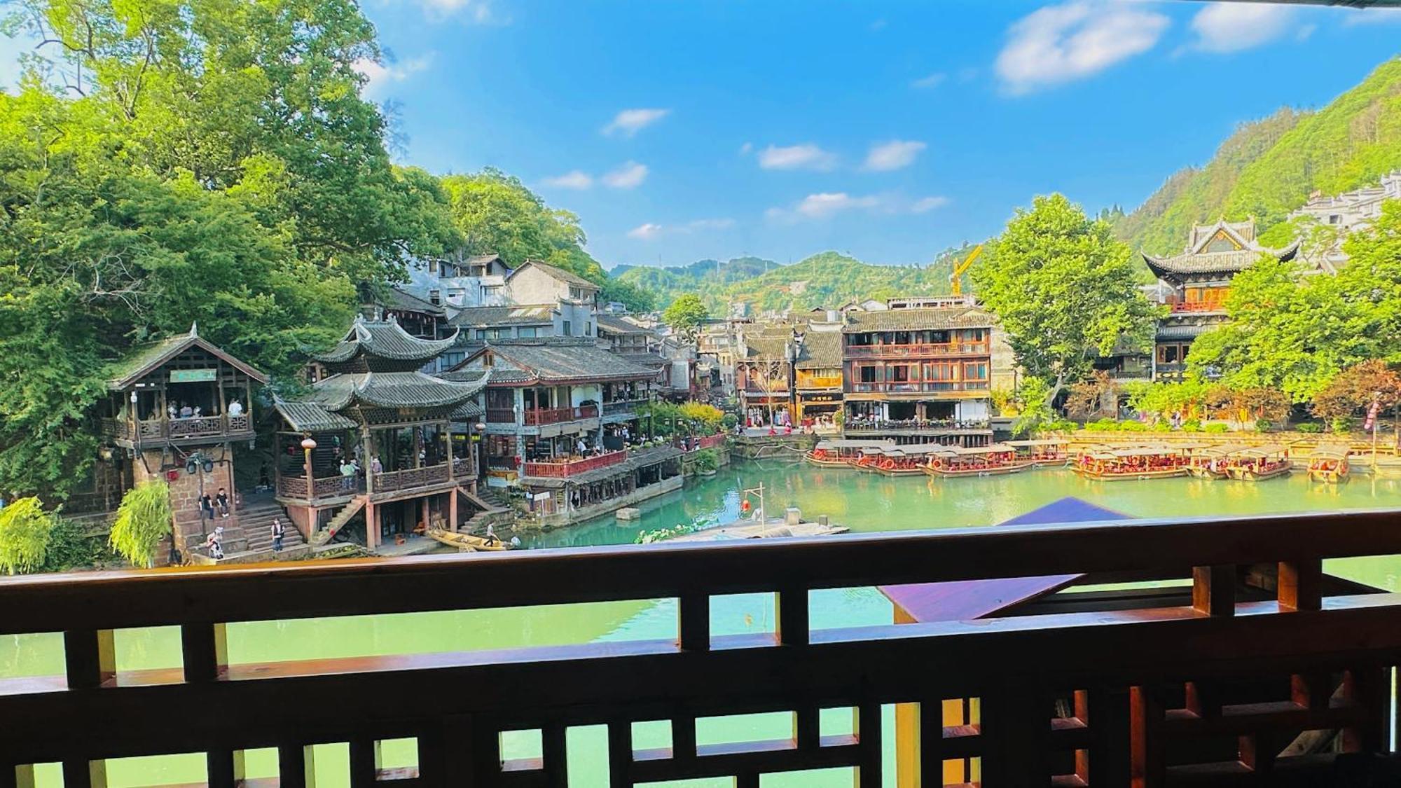 Lqj Riverside Guest House Fenghuang Buitenkant foto