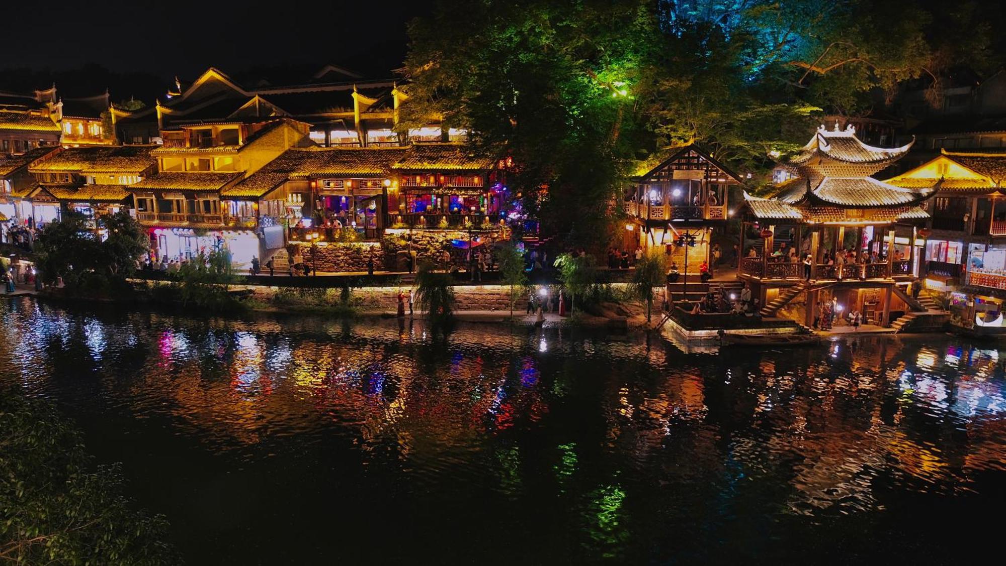 Lqj Riverside Guest House Fenghuang Buitenkant foto