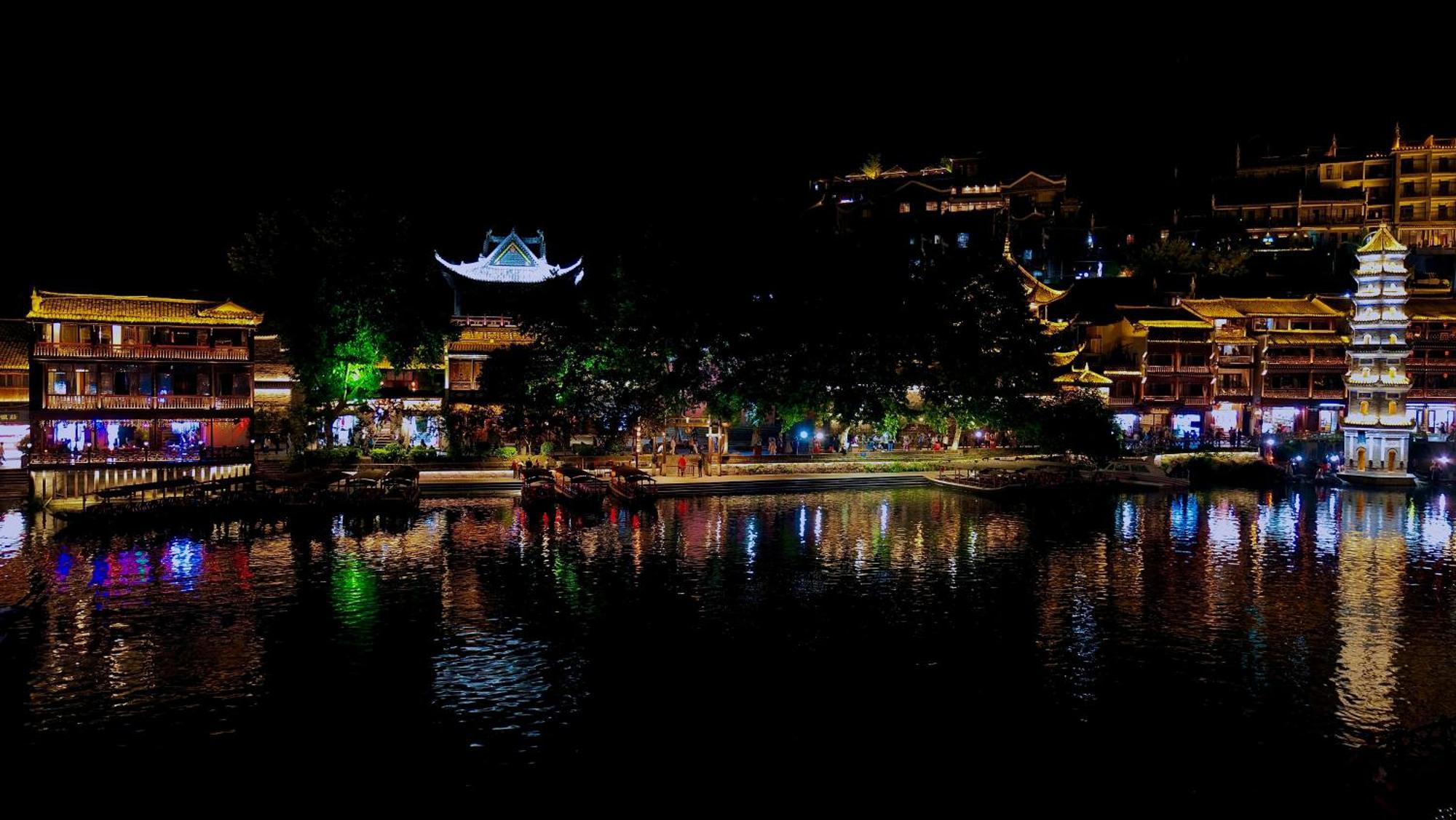 Lqj Riverside Guest House Fenghuang Buitenkant foto