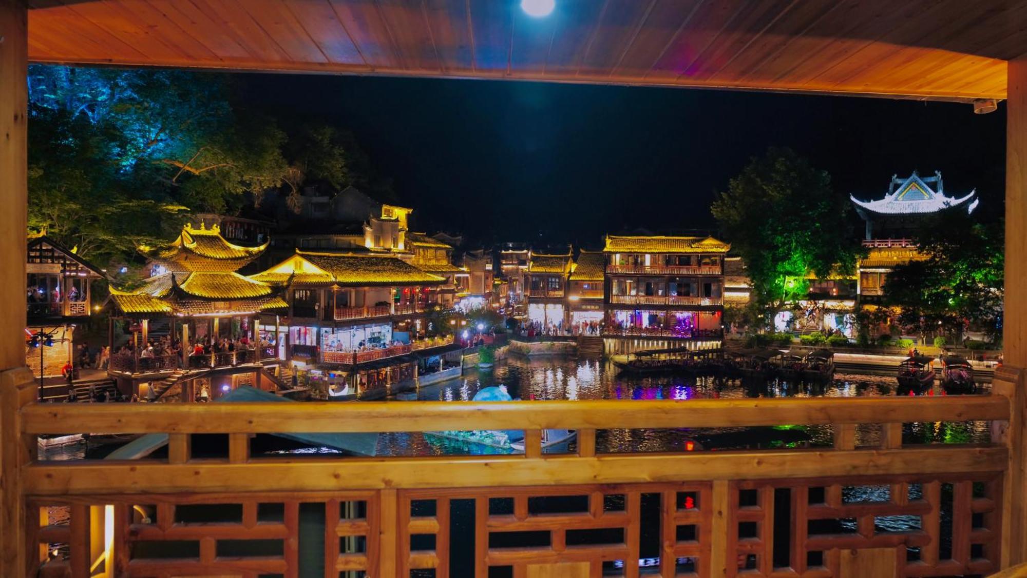 Lqj Riverside Guest House Fenghuang Buitenkant foto