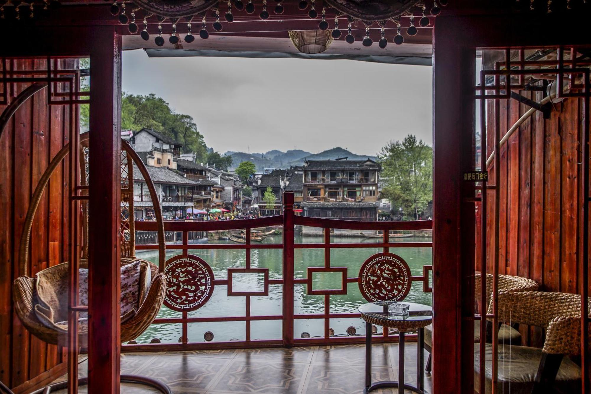 Lqj Riverside Guest House Fenghuang Buitenkant foto