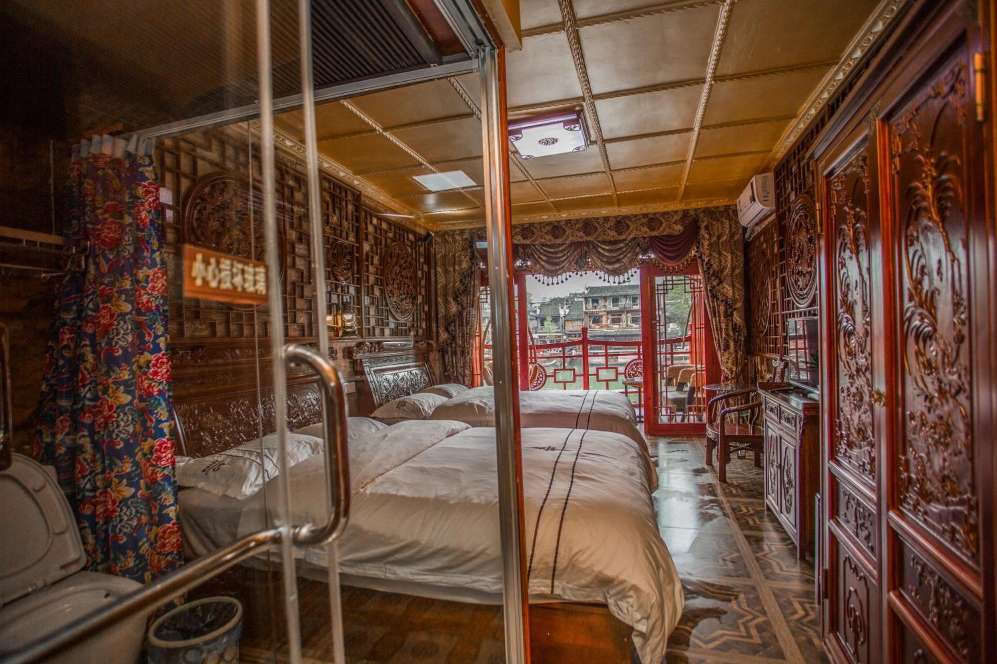 Lqj Riverside Guest House Fenghuang Buitenkant foto