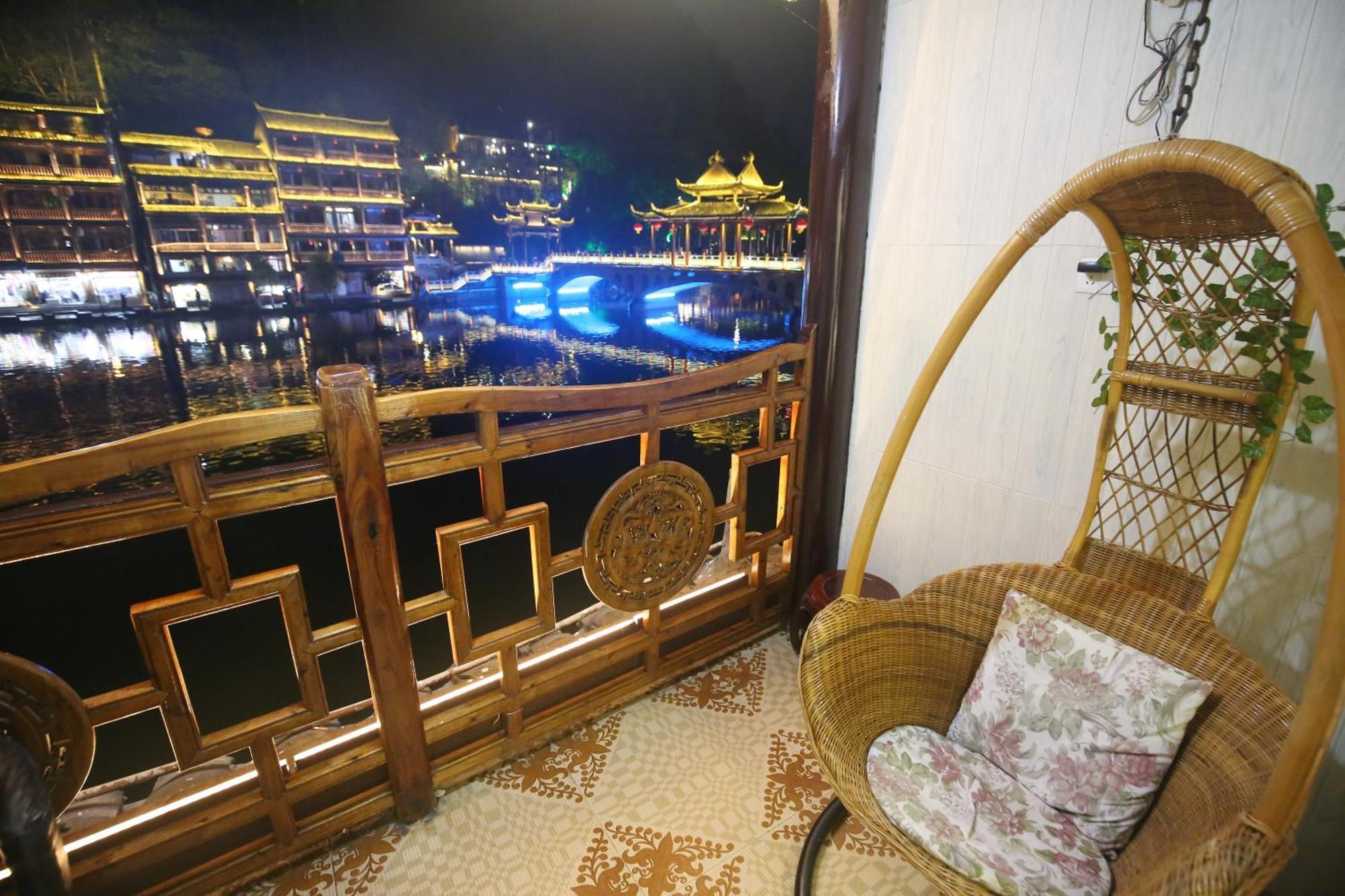 Lqj Riverside Guest House Fenghuang Buitenkant foto