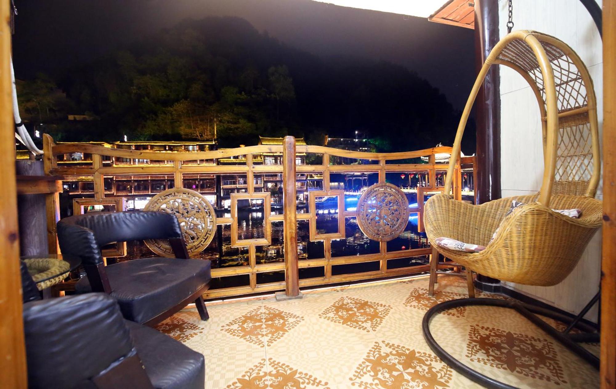 Lqj Riverside Guest House Fenghuang Buitenkant foto