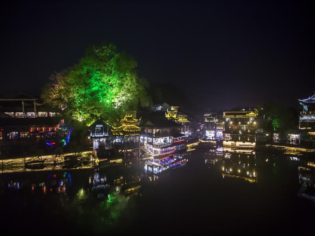 Lqj Riverside Guest House Fenghuang Buitenkant foto