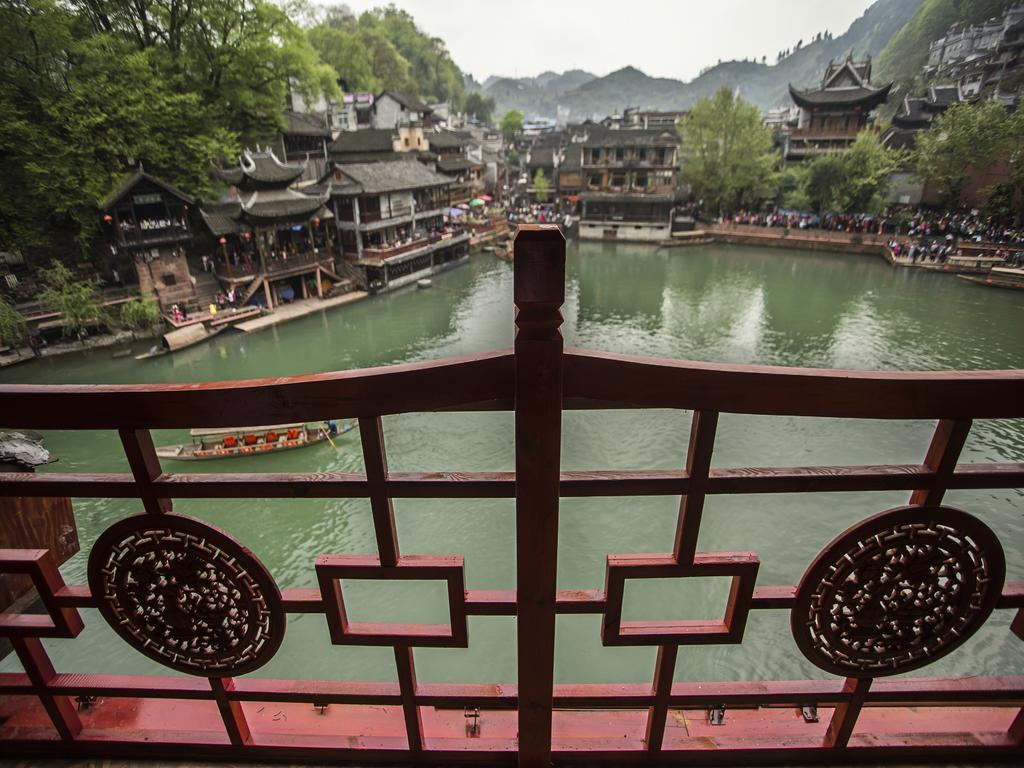 Lqj Riverside Guest House Fenghuang Buitenkant foto