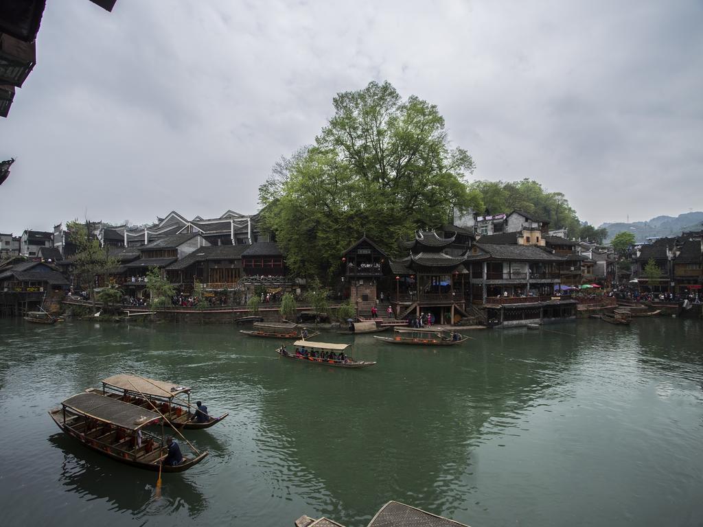 Lqj Riverside Guest House Fenghuang Buitenkant foto